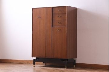 ヴィンテージ家具　G-PLAN　北欧ビンテージ　BBシリーズ　ハンガー掛け付きワードローブ(キャビネット)