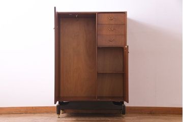 ヴィンテージ家具　G-PLAN　北欧ビンテージ　BBシリーズ　ハンガー掛け付きワードローブ(キャビネット)