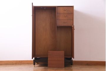 ヴィンテージ家具　G-PLAN　北欧ビンテージ　BBシリーズ　ハンガー掛け付きワードローブ(キャビネット)