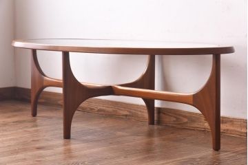 ヴィンテージ家具　北欧ビンテージ　Stonehill(ストーンヒル)　ガラストップのオーバル型センターテーブル(コーヒーテーブル)