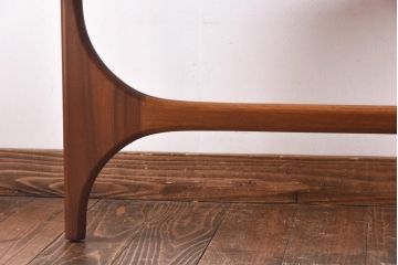 ヴィンテージ家具　北欧ビンテージ　Stonehill(ストーンヒル)　ガラストップのオーバル型センターテーブル(コーヒーテーブル)