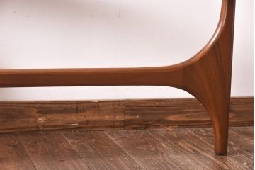 ヴィンテージ家具　北欧ビンテージ　Stonehill(ストーンヒル)　ガラストップのオーバル型センターテーブル(コーヒーテーブル)