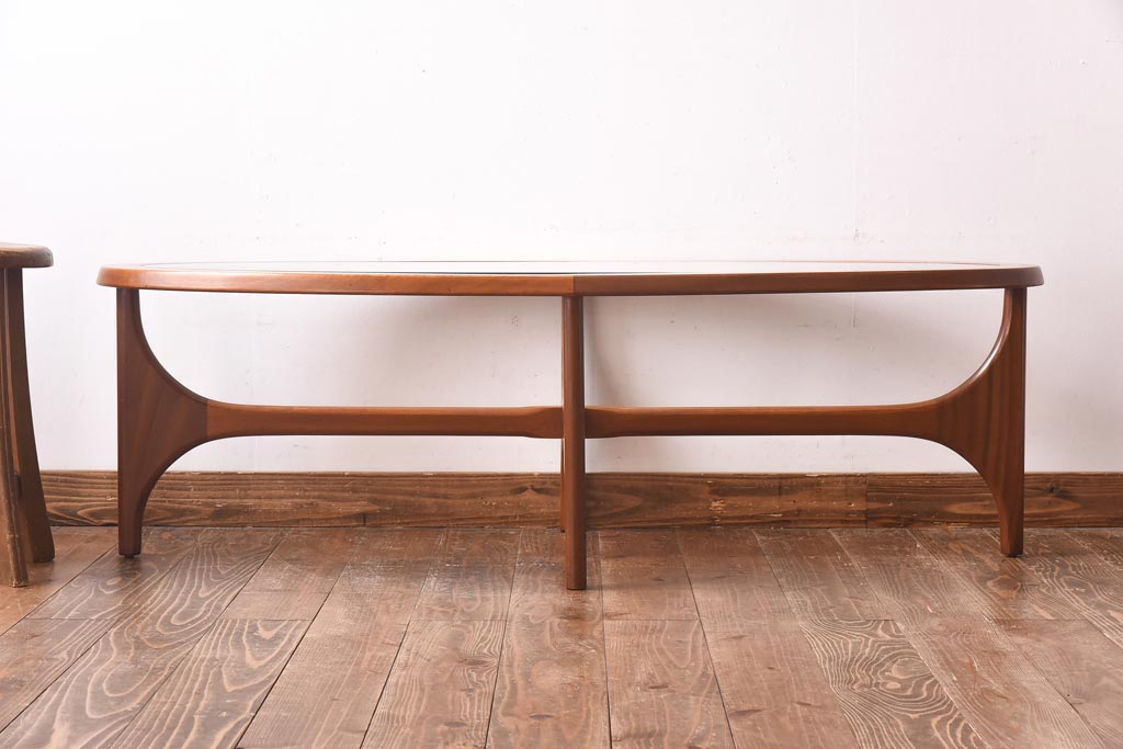 ヴィンテージ家具　北欧ビンテージ　Stonehill(ストーンヒル)　ガラストップのオーバル型センターテーブル(コーヒーテーブル)