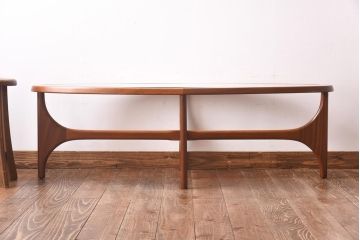 ヴィンテージ家具　北欧ビンテージ　Stonehill(ストーンヒル)　ガラストップのオーバル型センターテーブル(コーヒーテーブル)