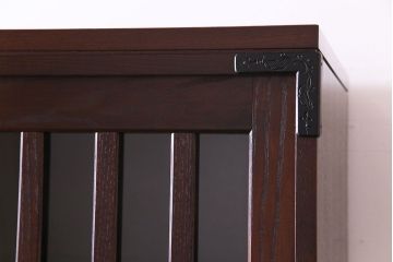 中古美品　民芸家具　モダンでシックな雰囲気が魅力の水屋箪笥(食器棚、戸棚)(定価約40万円)