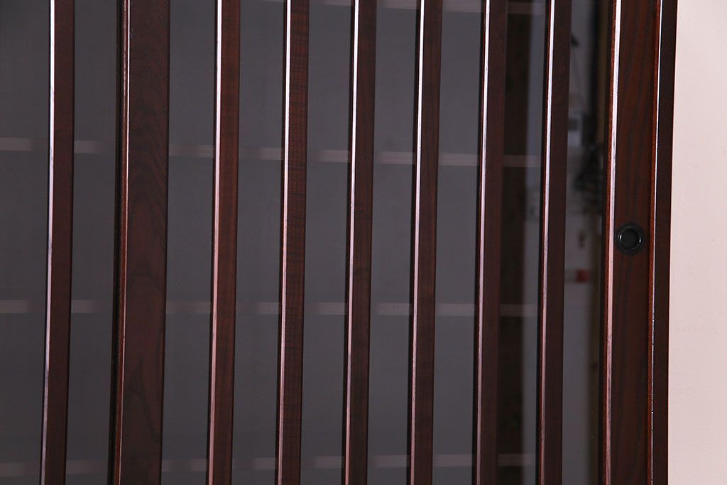 中古美品　民芸家具　モダンでシックな雰囲気が魅力の水屋箪笥(食器棚、戸棚)(定価約40万円)