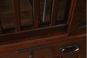 中古美品　民芸家具　モダンでシックな雰囲気が魅力の水屋箪笥(食器棚、戸棚)(定価約40万円)