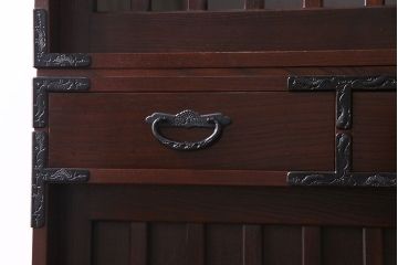 中古美品　民芸家具　モダンでシックな雰囲気が魅力の水屋箪笥(食器棚、戸棚)(定価約40万円)