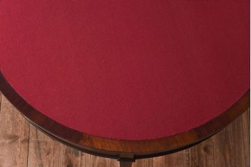 アンティーク家具　イギリスアンティーク　ウォールナット材　洗練された細身のデザインが魅力のラウンドカードテーブル(コンソールテーブル、サイドテーブル、コーヒーテーブル)