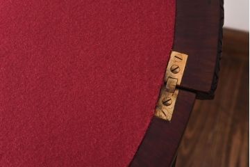 アンティーク家具　イギリスアンティーク　ウォールナット材　洗練された細身のデザインが魅力のラウンドカードテーブル(コンソールテーブル、サイドテーブル、コーヒーテーブル)