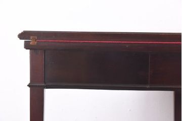 アンティーク家具　イギリスアンティーク　ウォールナット材　洗練された細身のデザインが魅力のラウンドカードテーブル(コンソールテーブル、サイドテーブル、コーヒーテーブル)