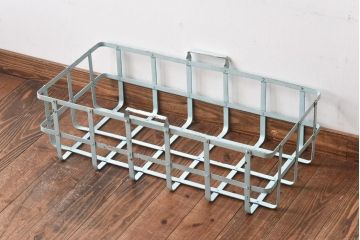 アンティーク雑貨　昭和中期　シャビー質感がお洒落なアイアン製のカゴ(小物入れ、バスケット)