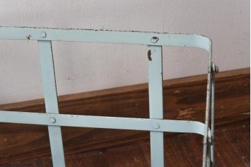 アンティーク雑貨　昭和中期　シャビー質感がお洒落なアイアン製のカゴ(小物入れ、バスケット)