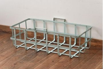 アンティーク雑貨　昭和中期　シャビー質感がお洒落なアイアン製のカゴ(小物入れ、バスケット)(1)