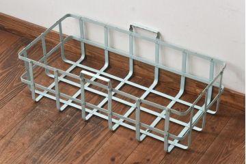 アンティーク雑貨　昭和中期　シャビー質感がお洒落なアイアン製のカゴ(小物入れ、バスケット)(1)