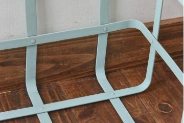 アンティーク雑貨　昭和中期　シャビー質感がお洒落なアイアン製のカゴ(小物入れ、バスケット)(1)