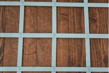 アンティーク雑貨　昭和中期　シャビー質感がお洒落なアイアン製のカゴ(小物入れ、バスケット)(1)