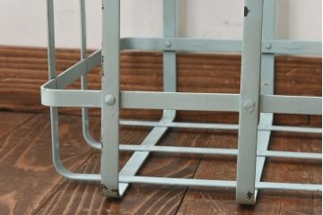 アンティーク雑貨　昭和中期　シャビー質感がお洒落なアイアン製のカゴ(小物入れ、バスケット)(1)