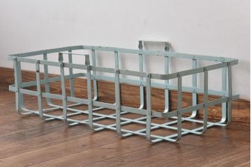 アンティーク雑貨　昭和中期　シャビー質感がお洒落なアイアン製のカゴ(小物入れ、バスケット)(2)