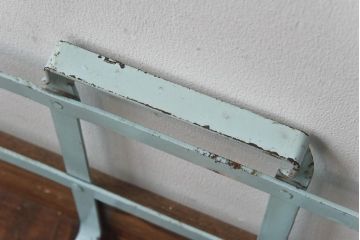 アンティーク雑貨　昭和中期　シャビー質感がお洒落なアイアン製のカゴ(小物入れ、バスケット)(2)