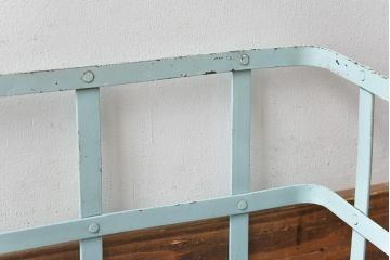 アンティーク雑貨　昭和中期　シャビー質感がお洒落なアイアン製のカゴ(小物入れ、バスケット)(2)