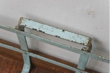 アンティーク雑貨　昭和中期　シャビー質感がお洒落なアイアン製のカゴ(小物入れ、バスケット)(3)
