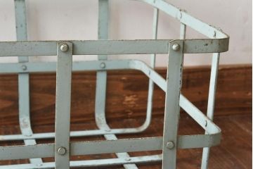 アンティーク雑貨　昭和中期　シャビー質感がお洒落なアイアン製のカゴ(小物入れ、バスケット)(3)