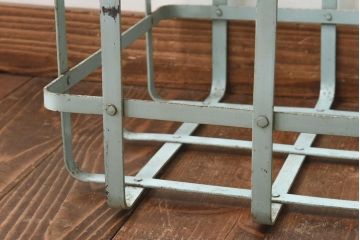 アンティーク雑貨　昭和中期　シャビー質感がお洒落なアイアン製のカゴ(小物入れ、バスケット)(3)