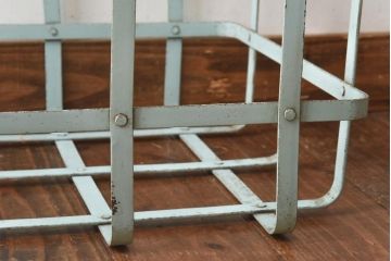アンティーク雑貨　昭和中期　シャビー質感がお洒落なアイアン製のカゴ(小物入れ、バスケット)(3)