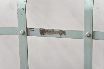 アンティーク雑貨　昭和中期　シャビー質感がお洒落なアイアン製のカゴ(小物入れ、バスケット)(3)