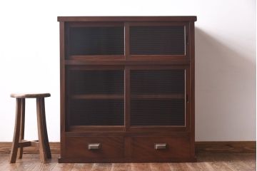 レトロ家具　昭和初期　前面ケヤキ材　レトロな佇まいのモールガラス入り戸棚(収納棚、リビングボード)