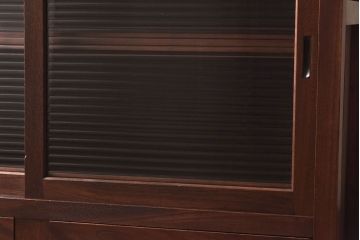 レトロ家具　昭和初期　前面ケヤキ材　レトロな佇まいのモールガラス入り戸棚(収納棚、リビングボード)