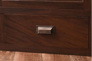 レトロ家具　昭和初期　前面ケヤキ材　レトロな佇まいのモールガラス入り戸棚(収納棚、リビングボード)