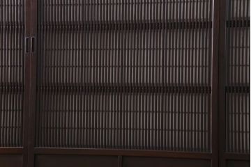 和製アンティーク　板ガラス裏障子留め 濃い色味の細い縦桟が和モダンの雰囲気を漂わせる格子戸(仕切り戸、引き戸、建具)4枚組