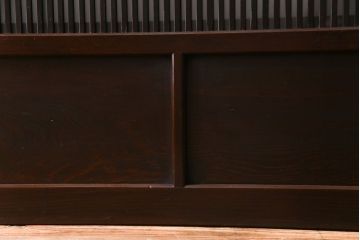 和製アンティーク　板ガラス裏障子留め 濃い色味の細い縦桟が和モダンの雰囲気を漂わせる格子戸(仕切り戸、引き戸、建具)4枚組