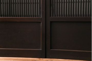 和製アンティーク　板ガラス裏障子留め 濃い色味の細い縦桟が和モダンの雰囲気を漂わせる格子戸(仕切り戸、引き戸、建具)4枚組