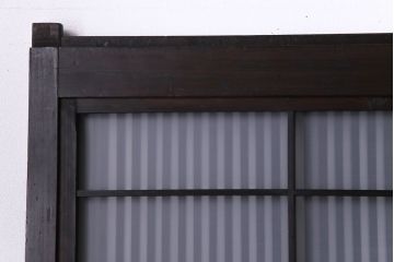 和製アンティーク　板ガラス裏障子留め 濃い色味の細い縦桟が和モダンの雰囲気を漂わせる格子戸(仕切り戸、引き戸、建具)4枚組
