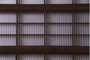 和製アンティーク　板ガラス裏障子留め 濃い色味の細い縦桟が和モダンの雰囲気を漂わせる格子戸(仕切り戸、引き戸、建具)4枚組
