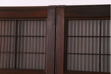 昭和期　板ガラス裏障子留め　ケヤキ材の腰板が目を惹くガラス入り格子戸(ガラス帯戸、仕切り戸、引き戸、建具)4枚組