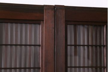 昭和期　板ガラス裏障子留め　ケヤキ材の腰板が目を惹くガラス入り格子戸(ガラス帯戸、仕切り戸、引き戸、建具)4枚組