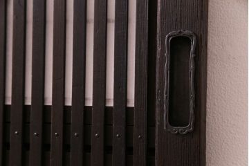 アンティーク　モダンな雰囲気漂う裏障子付き格子戸1枚(障子戸、引き戸、建具)