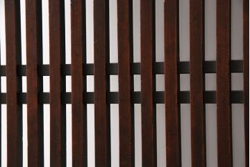 和製アンティーク　渋みのある色合いの格子帯戸(引き戸、建具)(2)