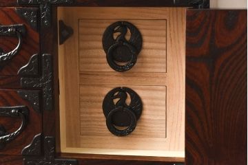 中古　伝統民芸家具　岩谷堂箪笥　力強い和の雰囲気漂う極小箪笥(小引き出し)(定価約26万円)