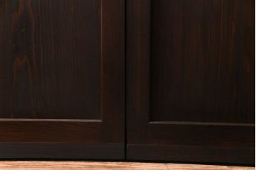 和製アンティーク　引手の意匠がおしゃれな明治期の帯戸(板戸、引き戸)2枚セット