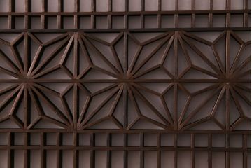 和製アンティーク　上品な和の雰囲気漂う組子入り帯戸(格子戸、引き戸)2枚セット(1)