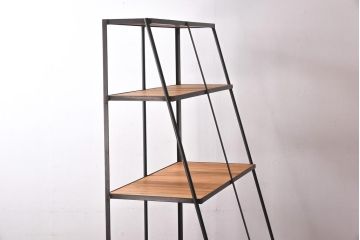 ラフジュオリジナル　チーク無垢材　シンプルながら使い勝手の良い台形アイアンラック(飾り棚、陳列棚)
