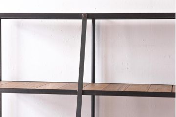 ラフジュオリジナル　チーク無垢材　シンプルながら使い勝手の良い台形アイアンラック(飾り棚、陳列棚)
