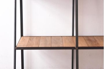 ラフジュオリジナル　チーク無垢材　シンプルながら使い勝手の良い台形アイアンラック(飾り棚、陳列棚)