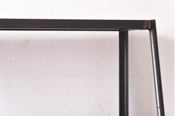 ラフジュオリジナル　チーク無垢材　シンプルながら使い勝手の良い台形アイアンラック(飾り棚、陳列棚)(2)