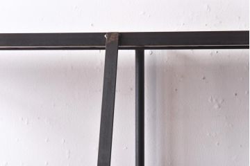 ラフジュオリジナル　チーク無垢材　シンプルながら使い勝手の良い台形アイアンラック(飾り棚、陳列棚)(2)
